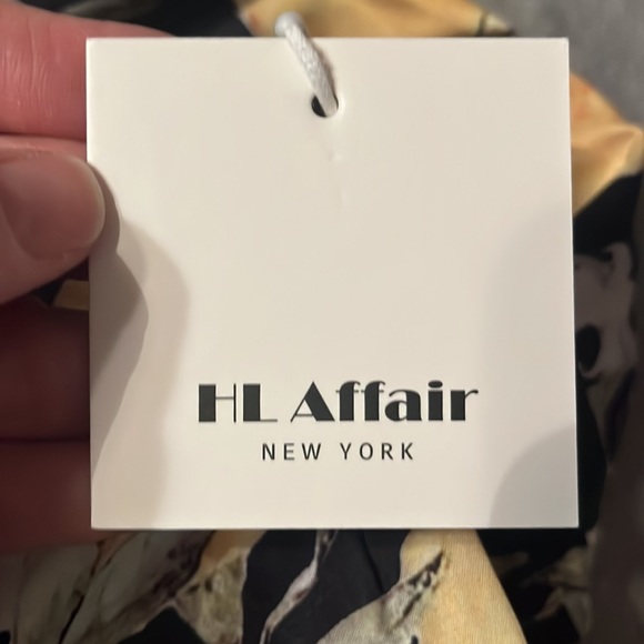 HL Affair minidress Size Large but runs small, more like a size 8 or medium - Picture 5 of 7